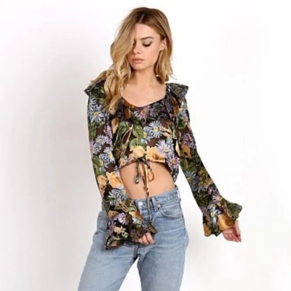 For Love & Lemons
Luciana Ruffle Blouse Black Floral